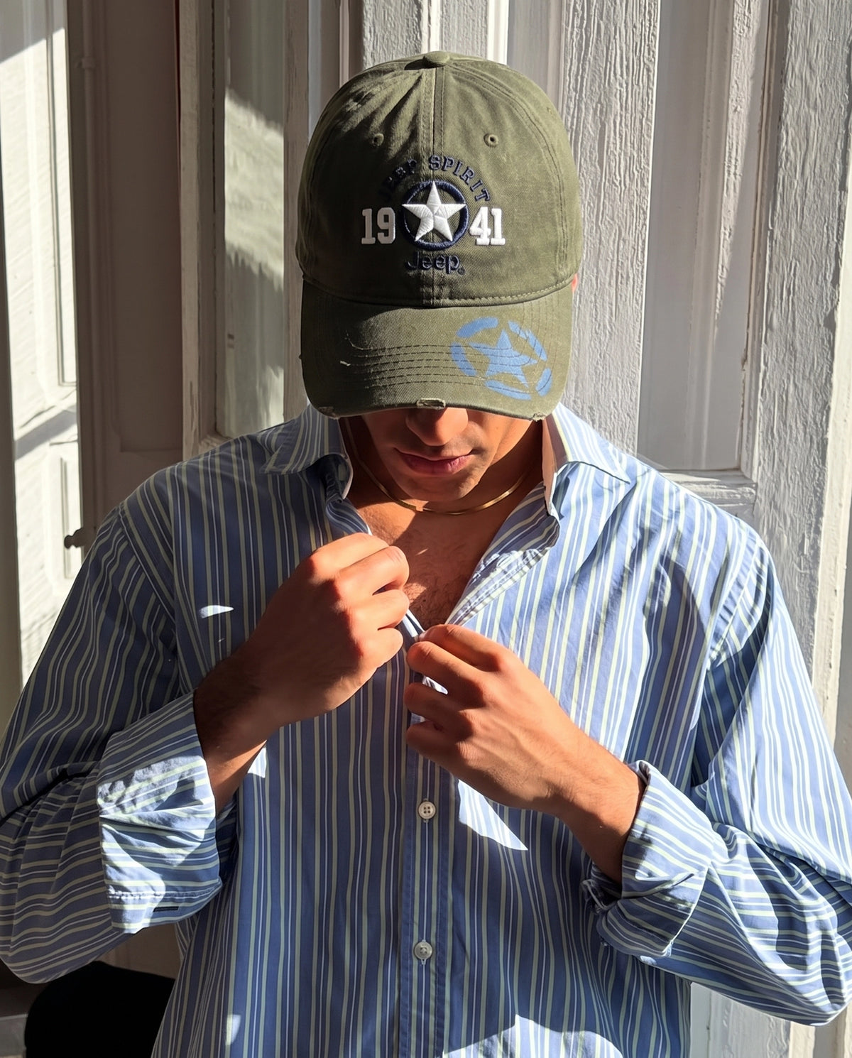 Street style look with the Jeep 1941 embroidered cap